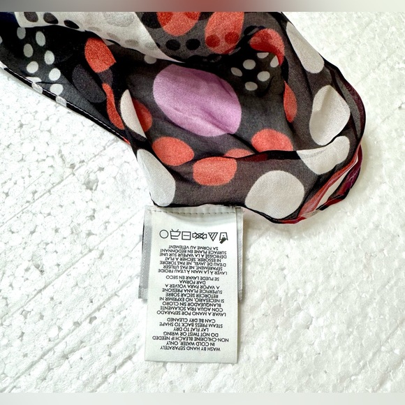 SILK Geometric Patterned Scarf Wrap - Picture 9 of 11